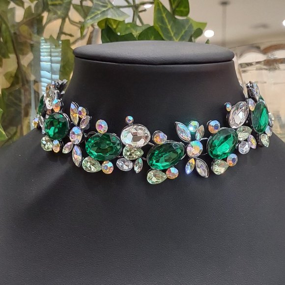 Emerald and Crystal Choker Necklace - Picture 4 of 5